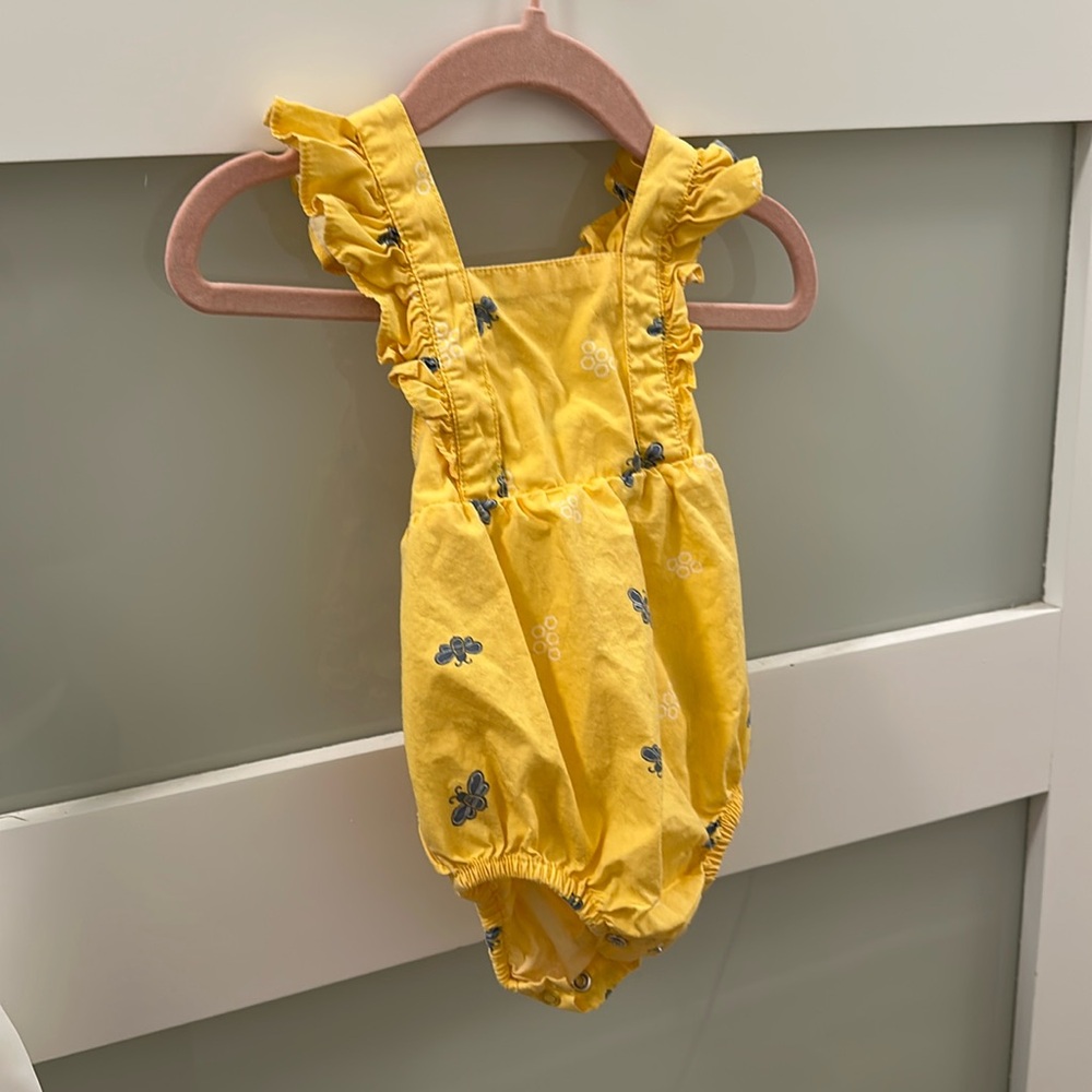 3-6m Ruffle Butts Bee Yourself Cross-Back Ruffle Bubble Romper